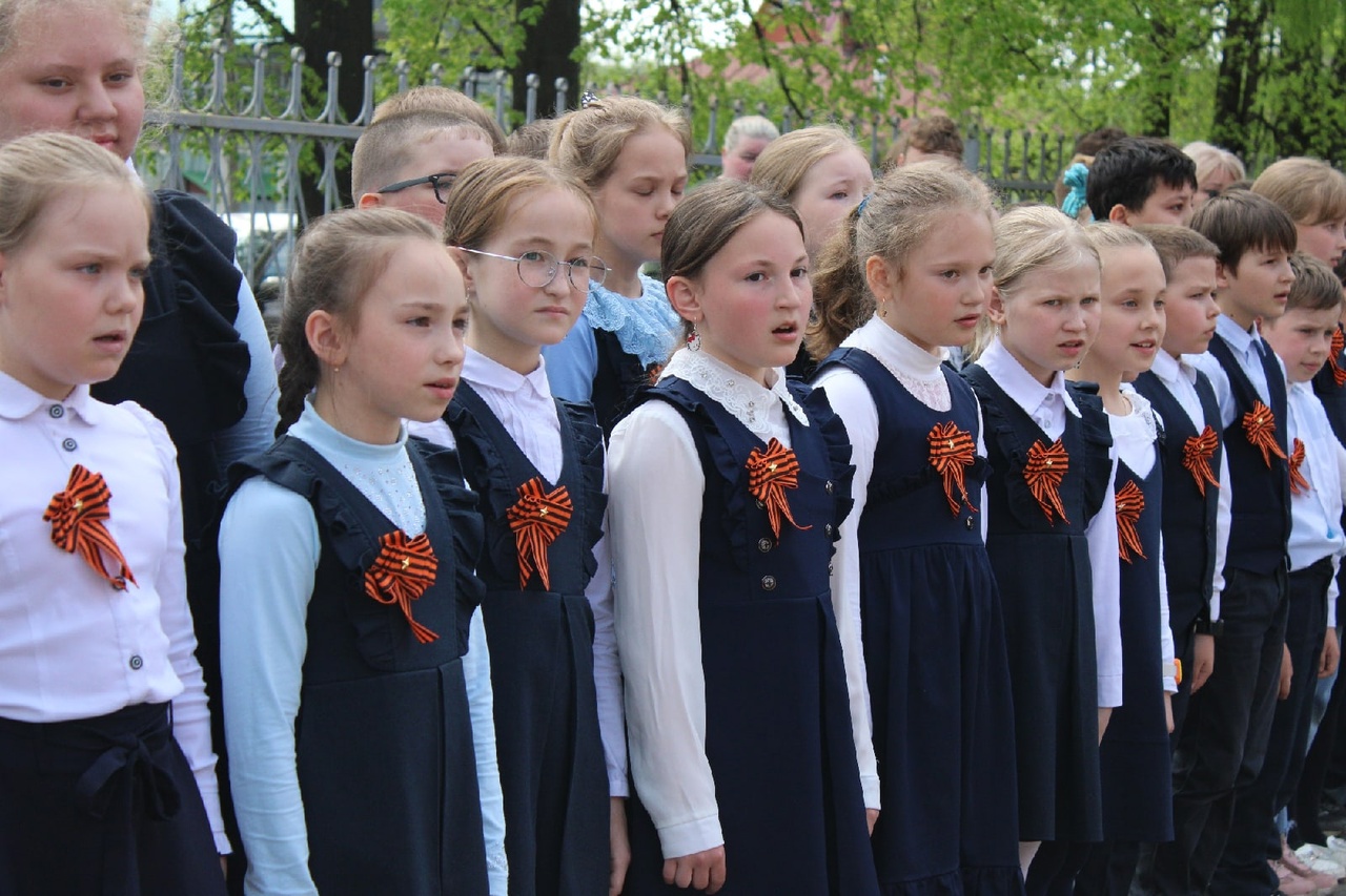  4  мая ученики МБОУ «СОШ №17» приняли участие в торжественной линейки, посвященной 78-й годовщине со Дня Победы в Великой Отечественной войне, в новом формате..