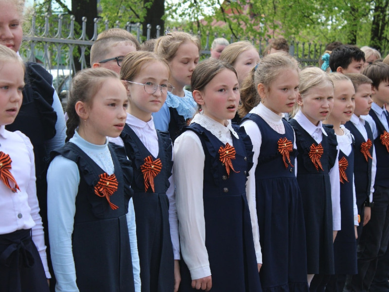  4  мая ученики МБОУ «СОШ №17» приняли участие в торжественной линейки, посвященной 78-й годовщине со Дня Победы в Великой Отечественной войне, в новом формате..